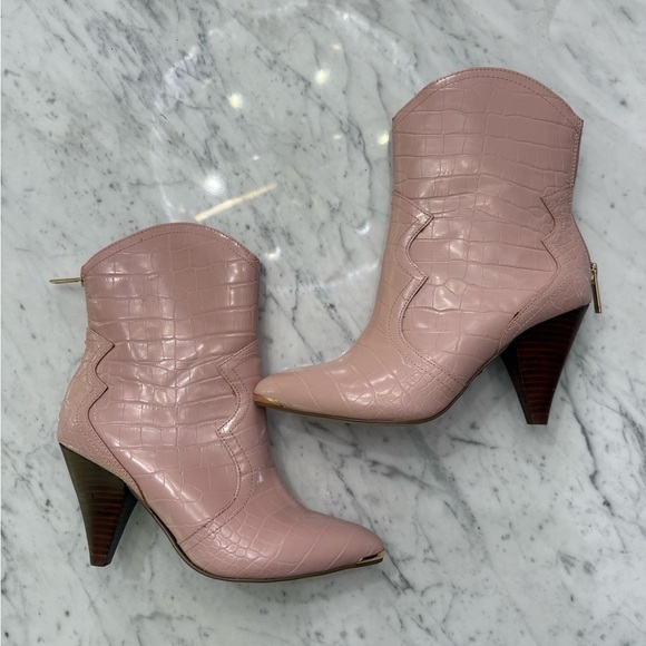 Nanette Lepore Light Pink Faux Leather High Heel Boot Back Zip Cowgirl Size 7.5 - Picture 1 of 5